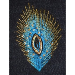 motif thermocollant broderie plume bleu clair 11 x 7 cm
