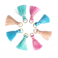 pompons mini avec anneau dore 3 cm pastel 8 pieces