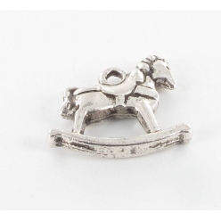 breloque en metal cheval a bascule argente