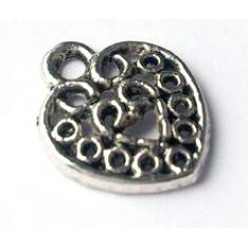 breloque en metal petit coeur filigrane argente