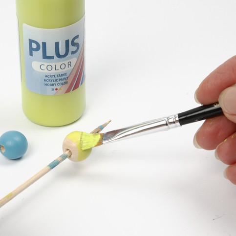Peindre des billes en bois Décorer des nichoirs en papier maché